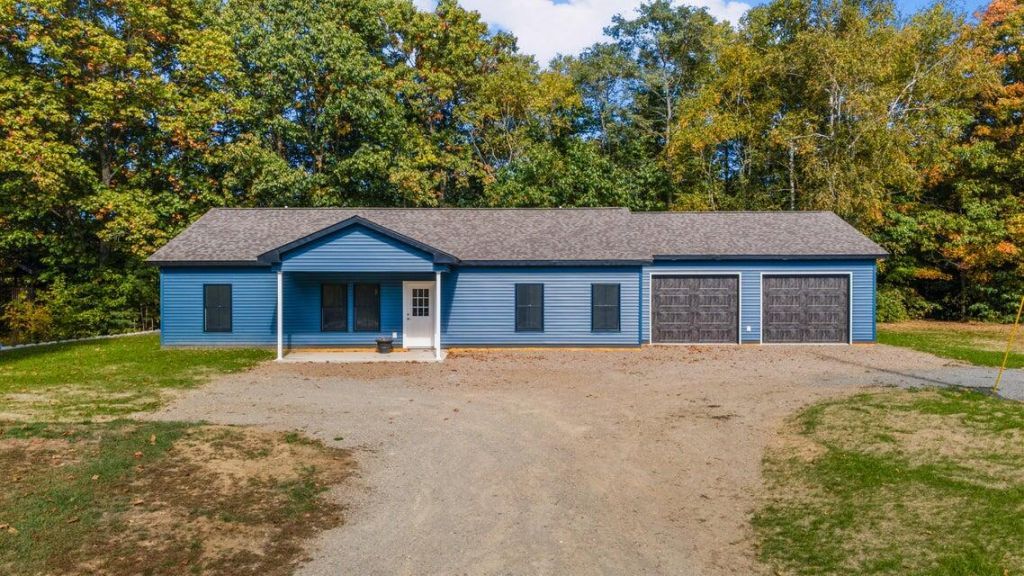 410 Peltoma Avenue, Pittsfield, ME 04967 Main Photo