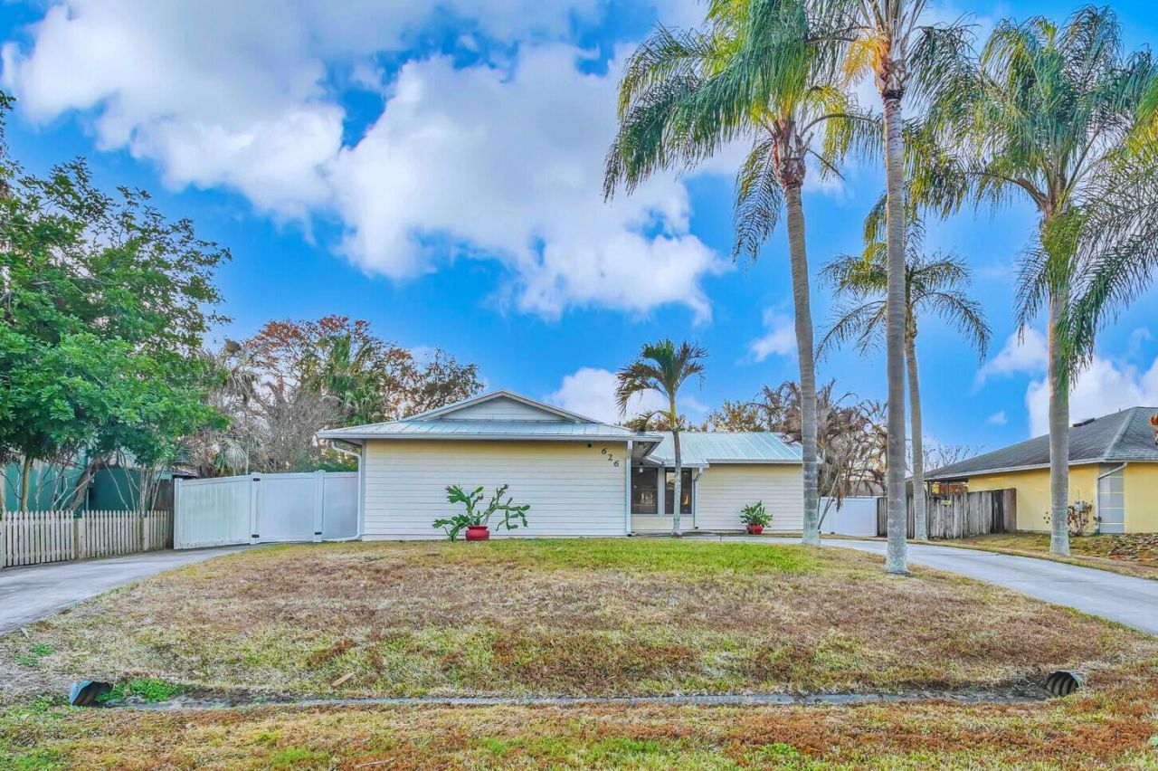626 SW Cynthia Street, Port Saint Lucie, FL 34983 Photo