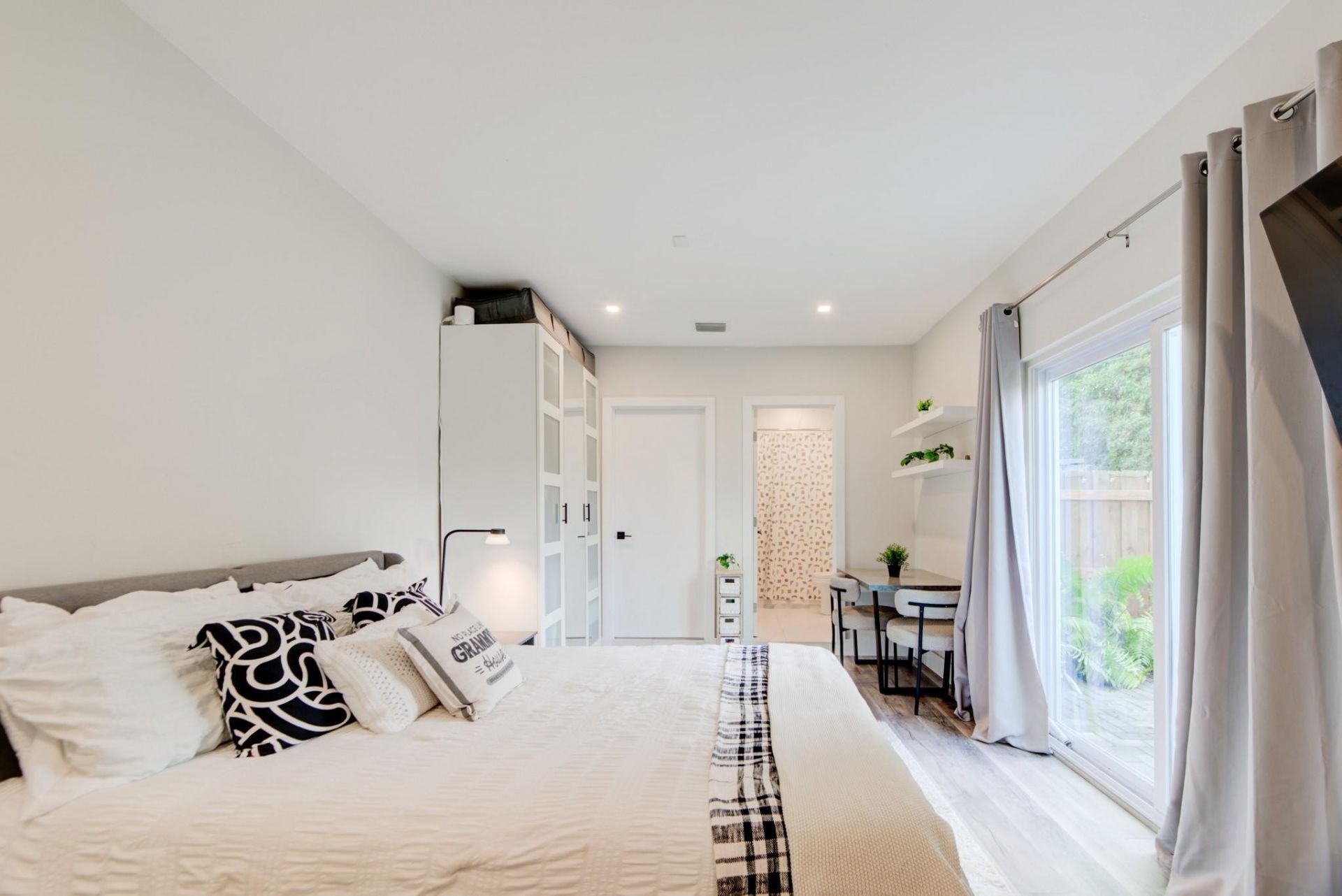 16100 NE 7th Avenue, Miami, FL 33162 Photo