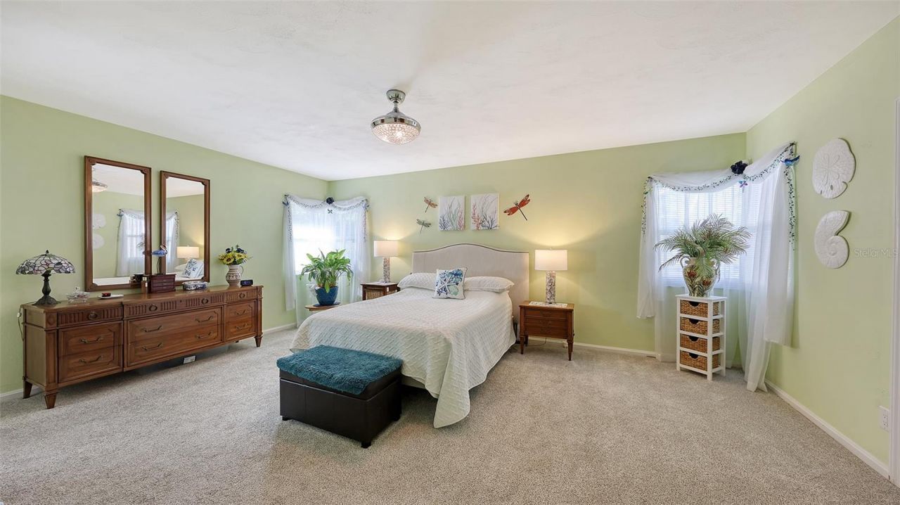 844 Magellan Drive, Sarasota, FL 34243 Photo