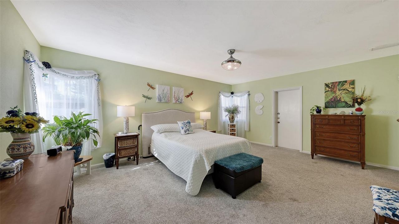 844 Magellan Drive, Sarasota, FL 34243 Photo