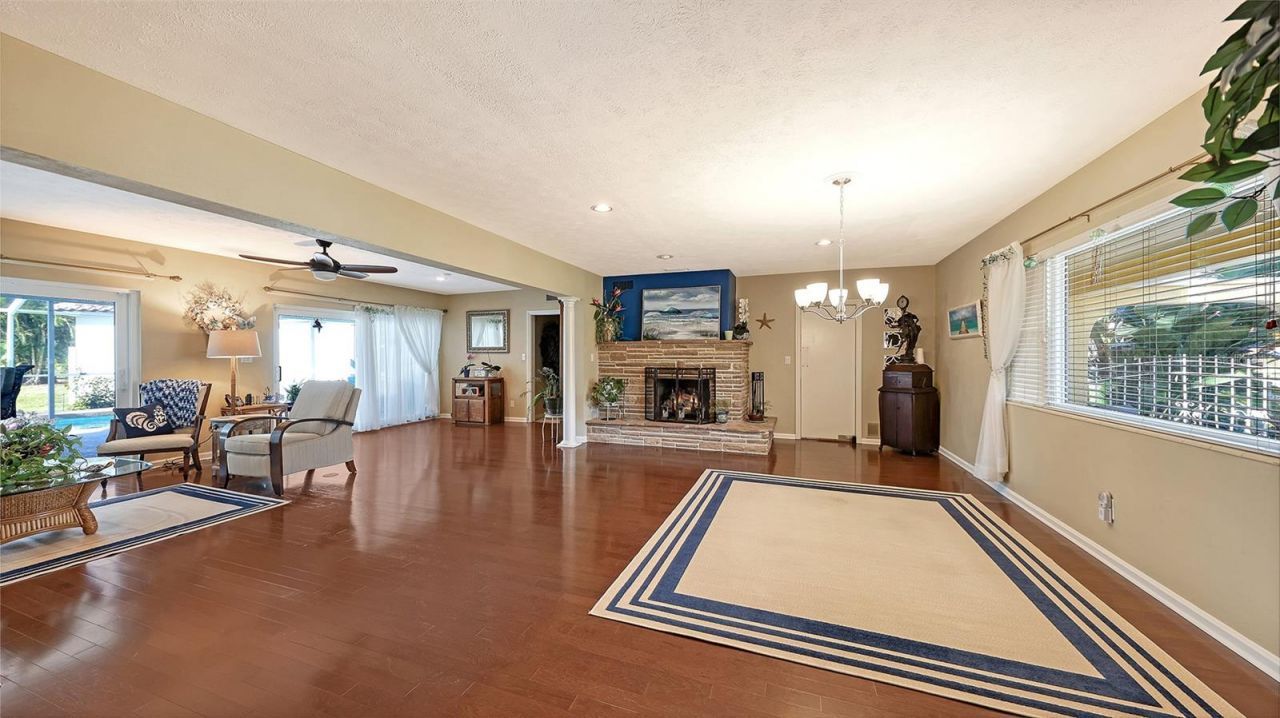 844 Magellan Drive, Sarasota, FL 34243 Photo