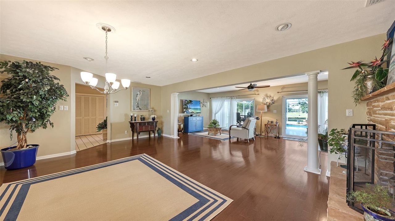 844 Magellan Drive, Sarasota, FL 34243 Photo