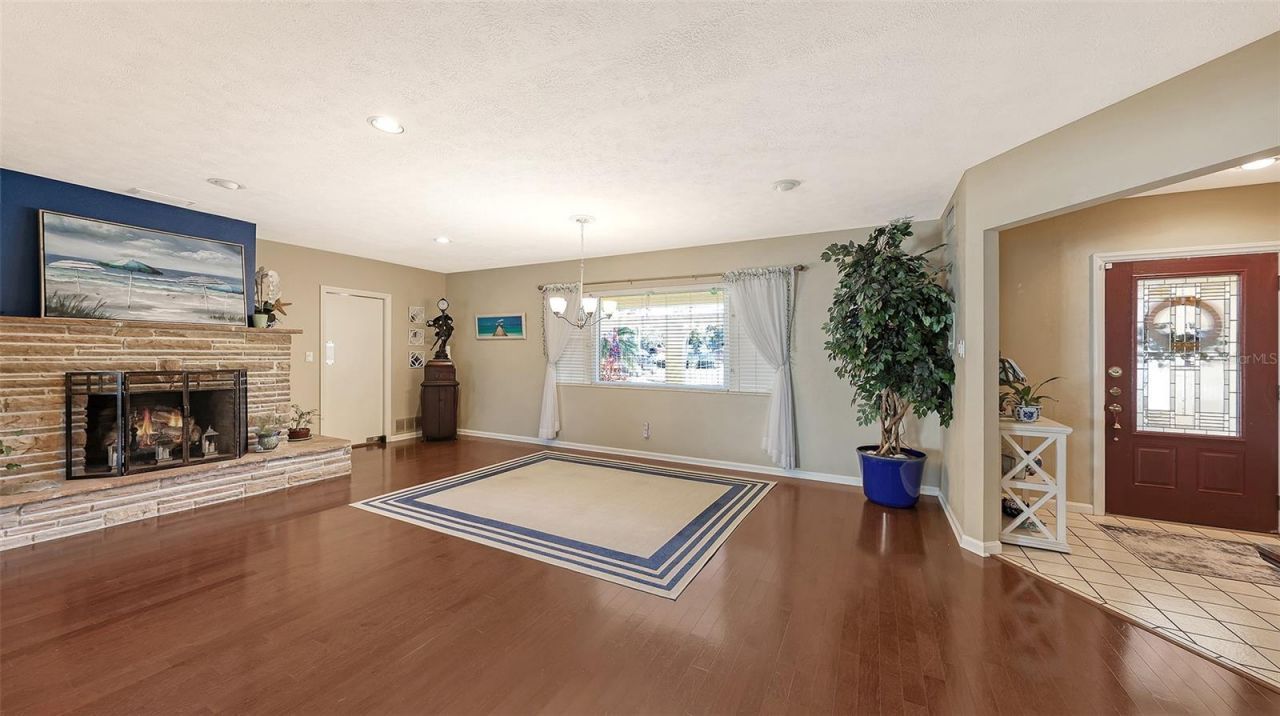 844 Magellan Drive, Sarasota, FL 34243 Photo