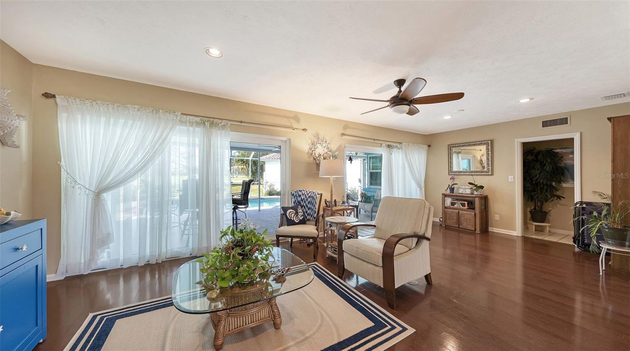 844 Magellan Drive, Sarasota, FL 34243 Photo