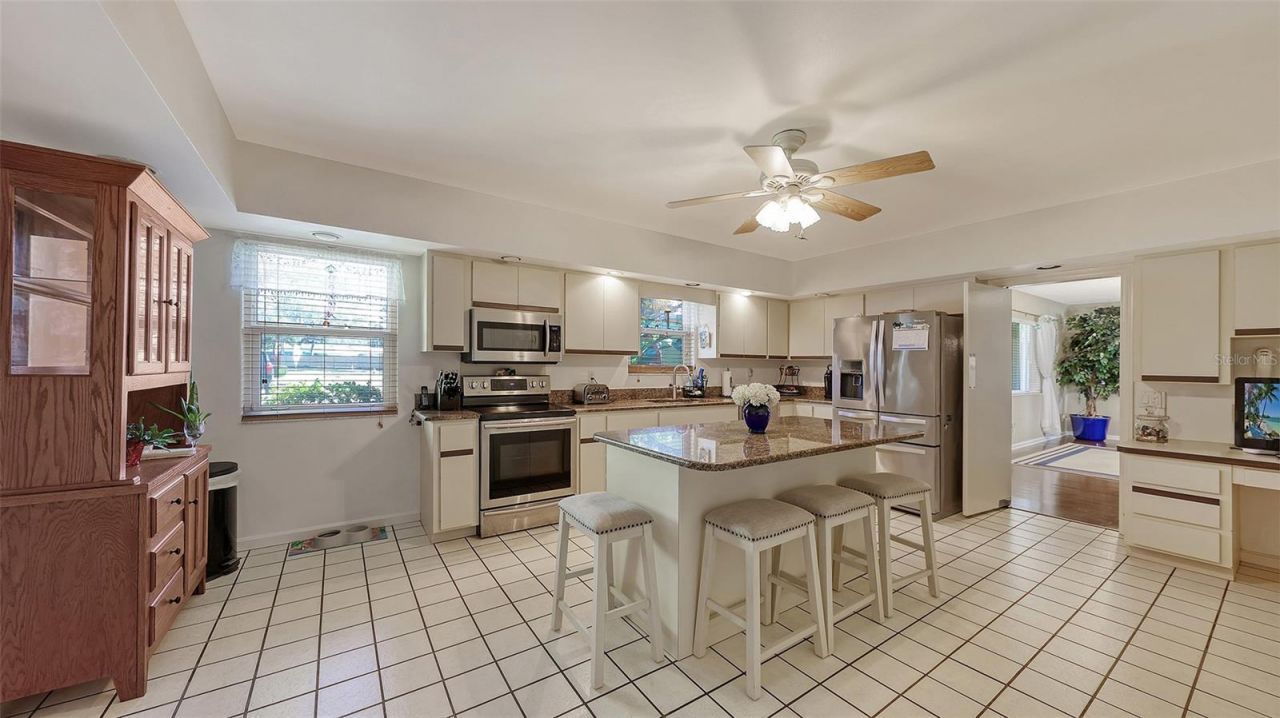 844 Magellan Drive, Sarasota, FL 34243 Photo