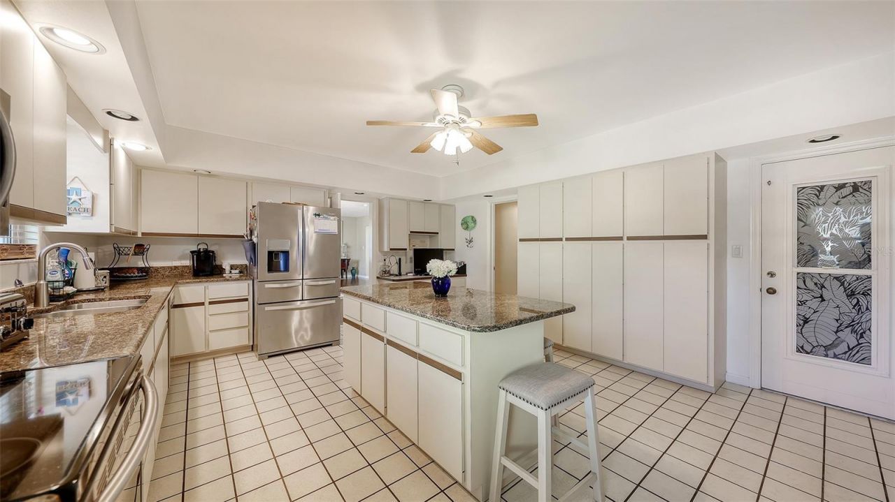 844 Magellan Drive, Sarasota, FL 34243 Photo