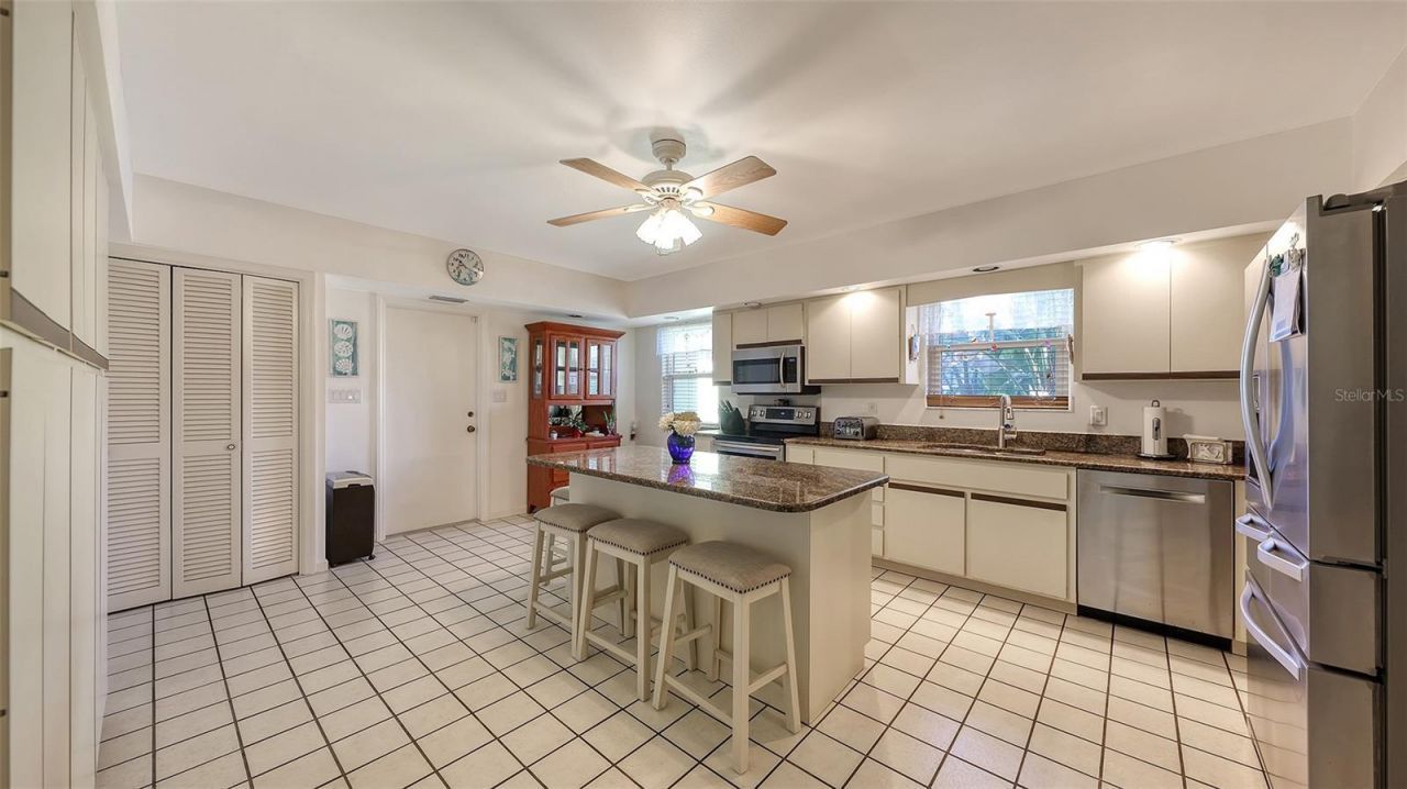 844 Magellan Drive, Sarasota, FL 34243 Photo