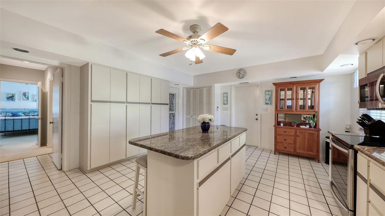 844 Magellan Drive, Sarasota, FL 34243 Photo