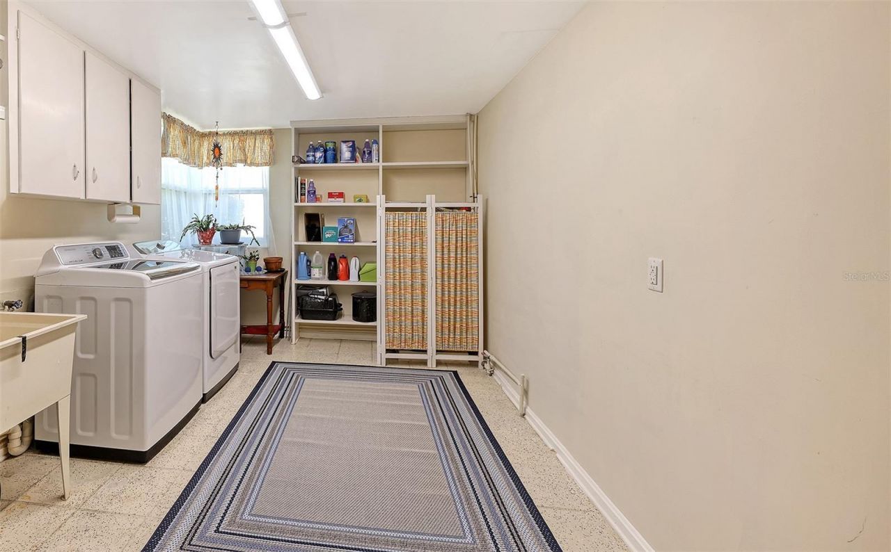 844 Magellan Drive, Sarasota, FL 34243 Photo