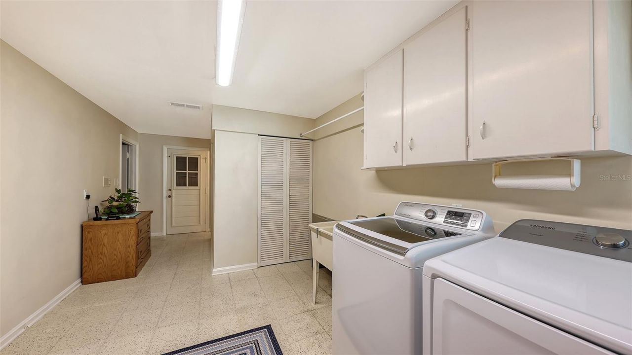 844 Magellan Drive, Sarasota, FL 34243 Photo