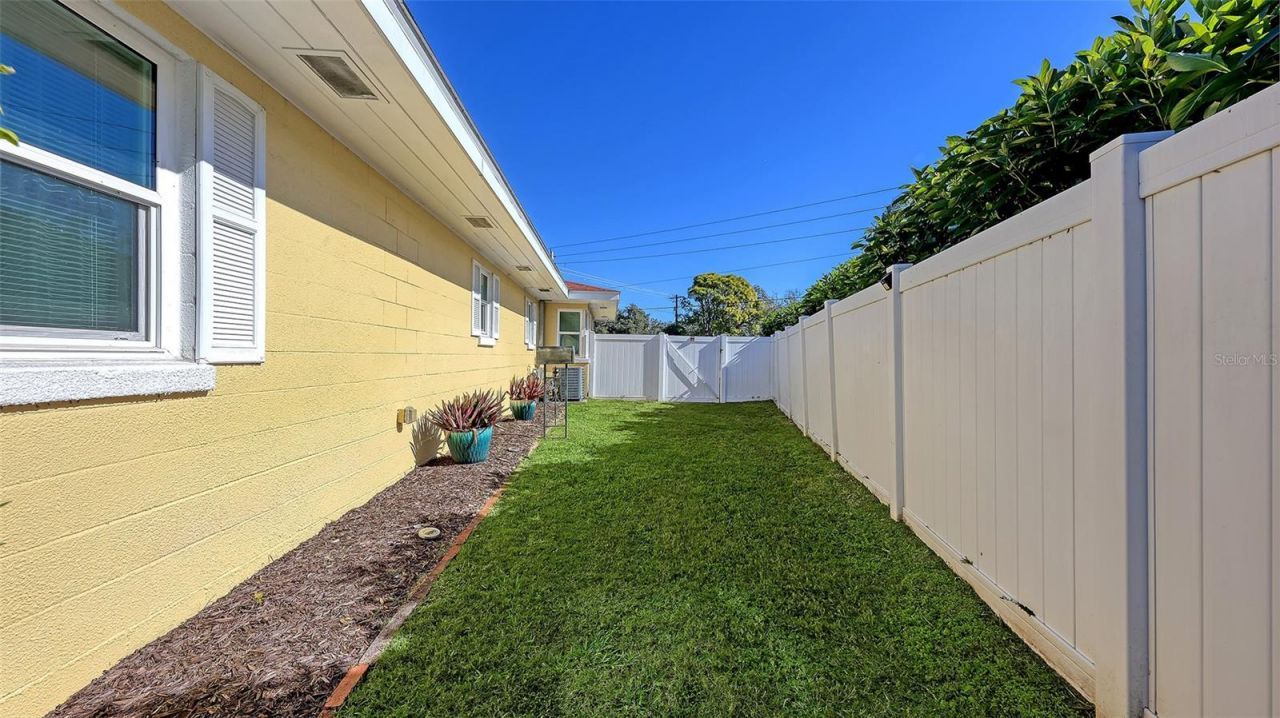 844 Magellan Drive, Sarasota, FL 34243 Photo