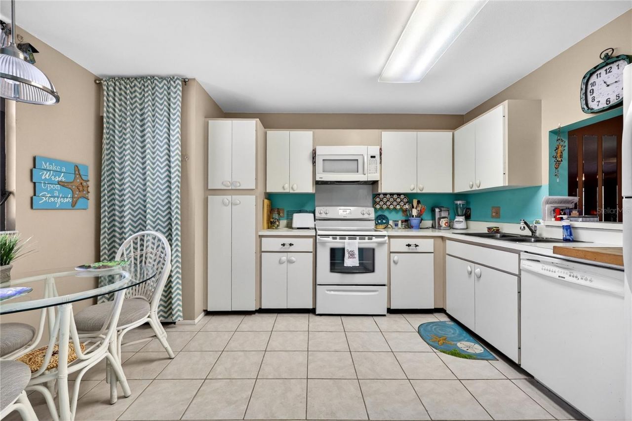 521 Lakeside Drive, Unit 521, Bradenton, FL 34210 Photo