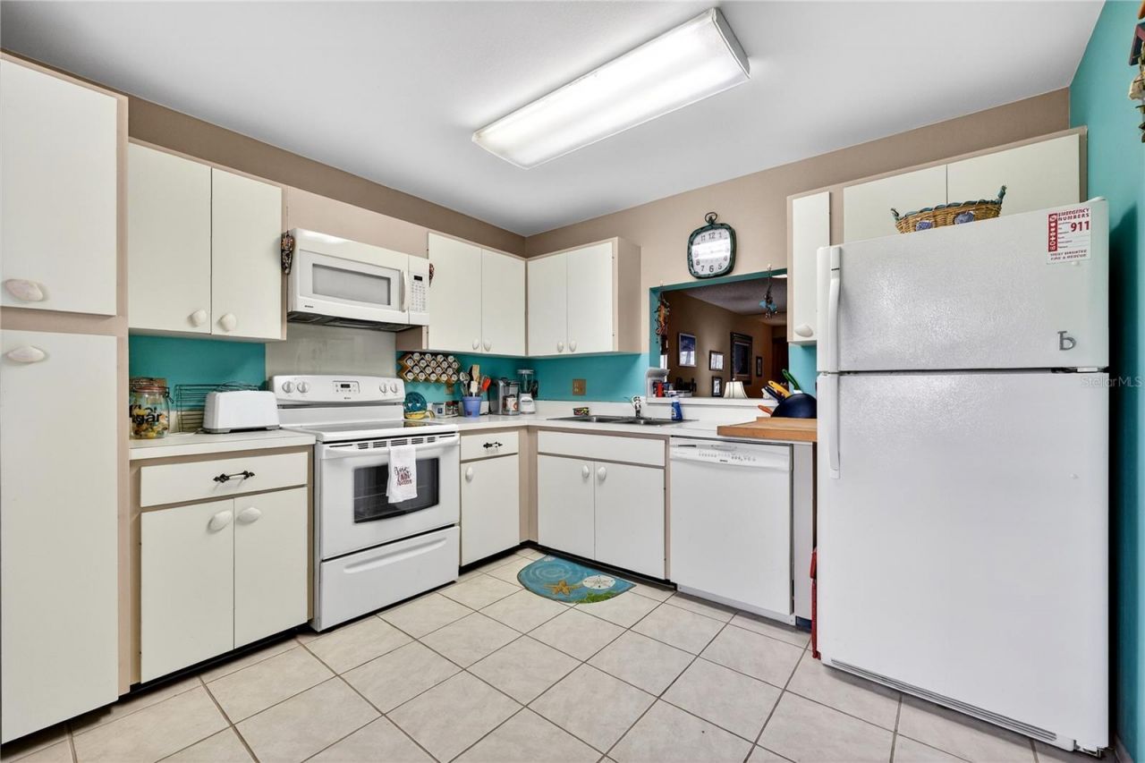 521 Lakeside Drive, Unit 521, Bradenton, FL 34210 Photo