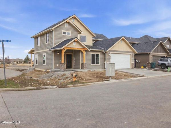 8429 N SNOWFLAKE LN, Hayden, ID 83835