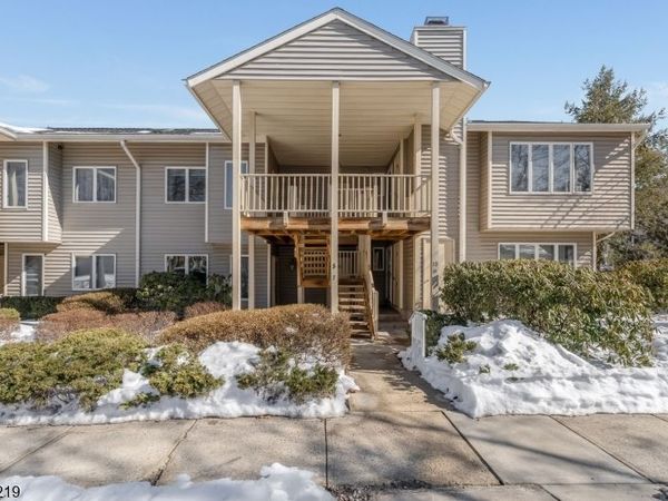 7 Westchester Ter, Clinton, NJ 08801