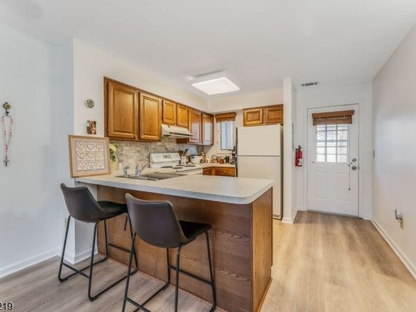 7 Westchester Ter, Clinton, NJ 08801