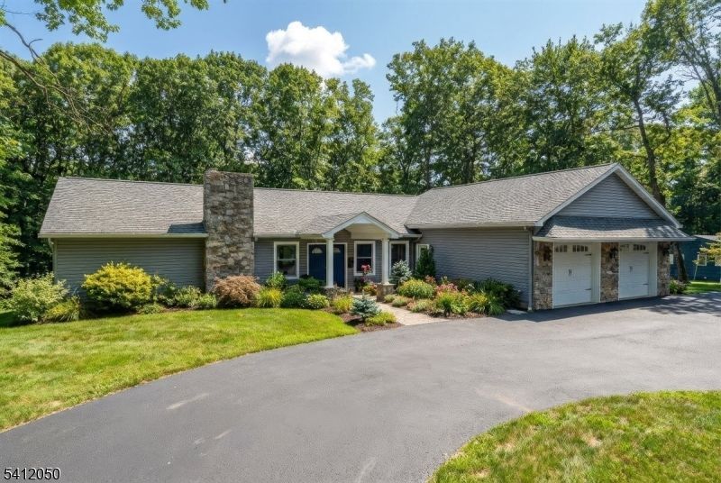 24 Lakeview Dr, Kinnelon, NJ 07405 Main Photo