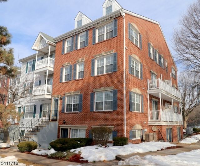 12 Rutgers Dr, Newark, NJ 07103 Main Photo