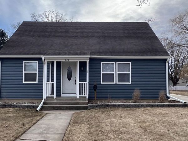 236 S Chestnut Avenue, New Hampton, IA 50659