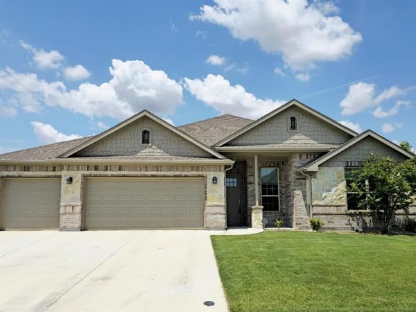 126 Creekside Drive , Sanger, TX 76266