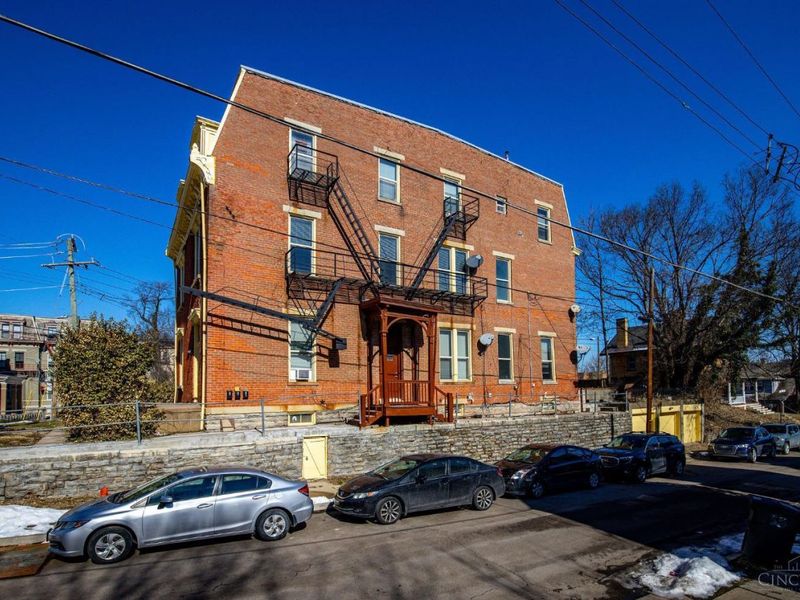 2218 Ohio Avenue, Cincinnati, OH 45219 Photo 2