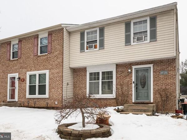17 COURTNEY LANE, THORNDALE, PA 19372