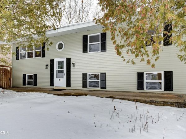 5 Deerleap Place, Saratoga Springs, NY 12866