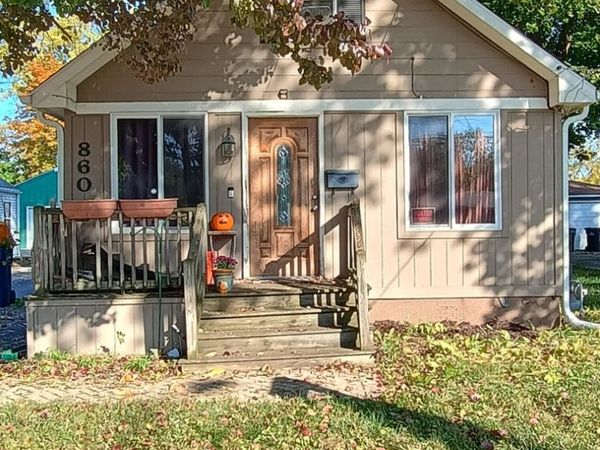 860 Parkway Avenue, Elgin, IL 60120