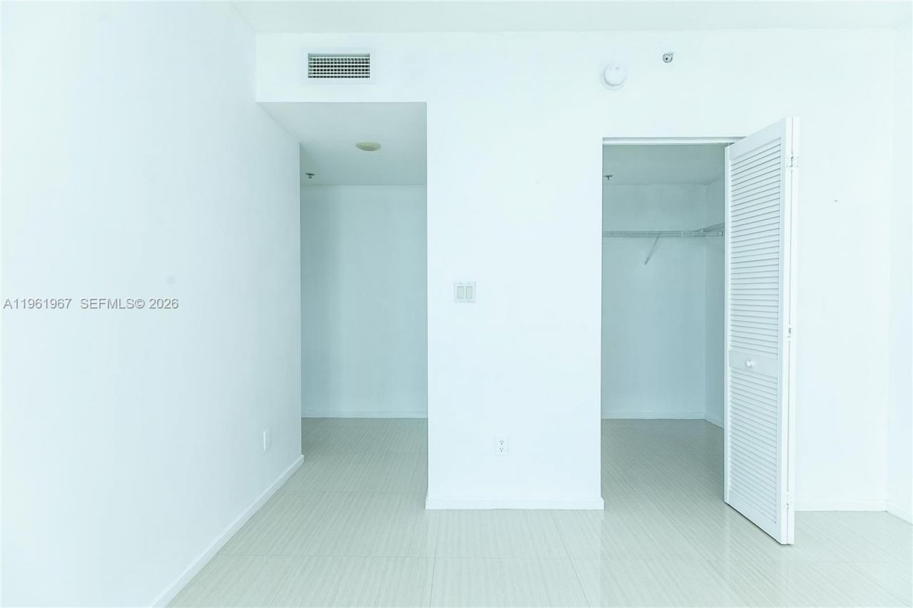 325 S Biscayne Blvd , Unit 2726, Miami, FL 33131 Photo