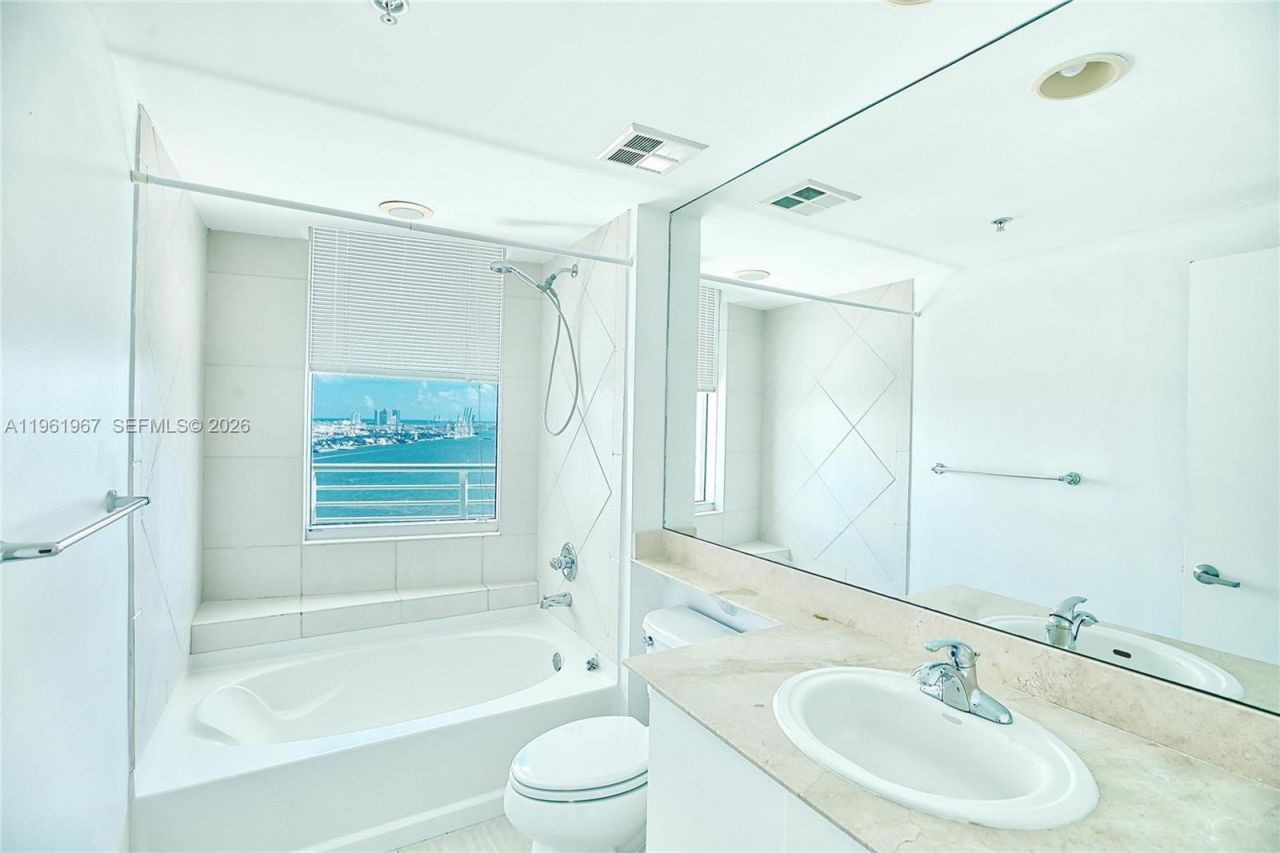 325 S Biscayne Blvd , Unit 2726, Miami, FL 33131 Photo