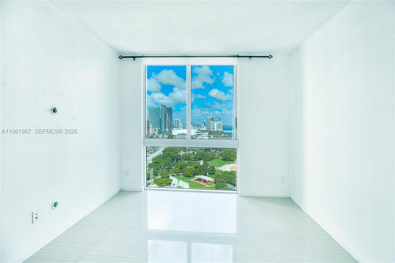 325 S Biscayne Blvd , Unit 2726, Miami, FL 33131 Photo