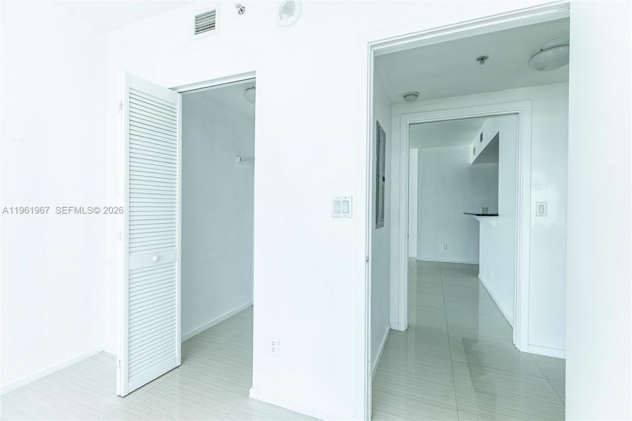 325 S Biscayne Blvd , Unit 2726, Miami, FL 33131 Photo