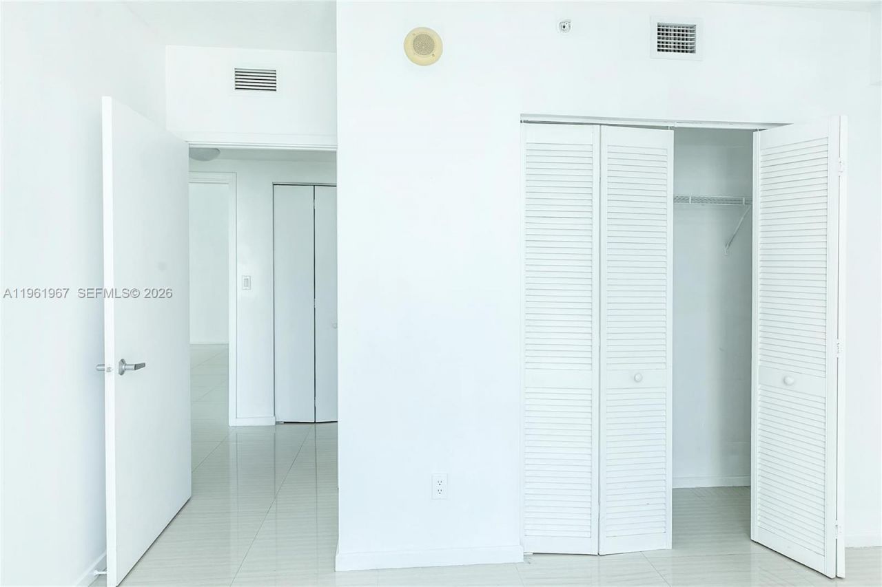 325 S Biscayne Blvd , Unit 2726, Miami, FL 33131 Photo