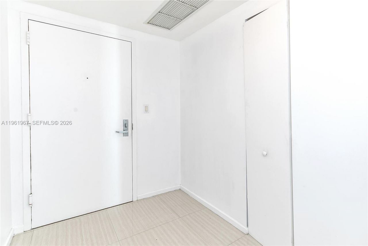 325 S Biscayne Blvd , Unit 2726, Miami, FL 33131 Photo