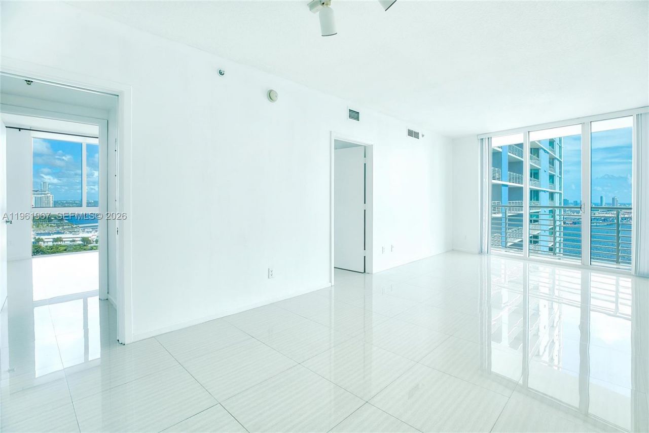 325 S Biscayne Blvd , Unit 2726, Miami, FL 33131 Photo