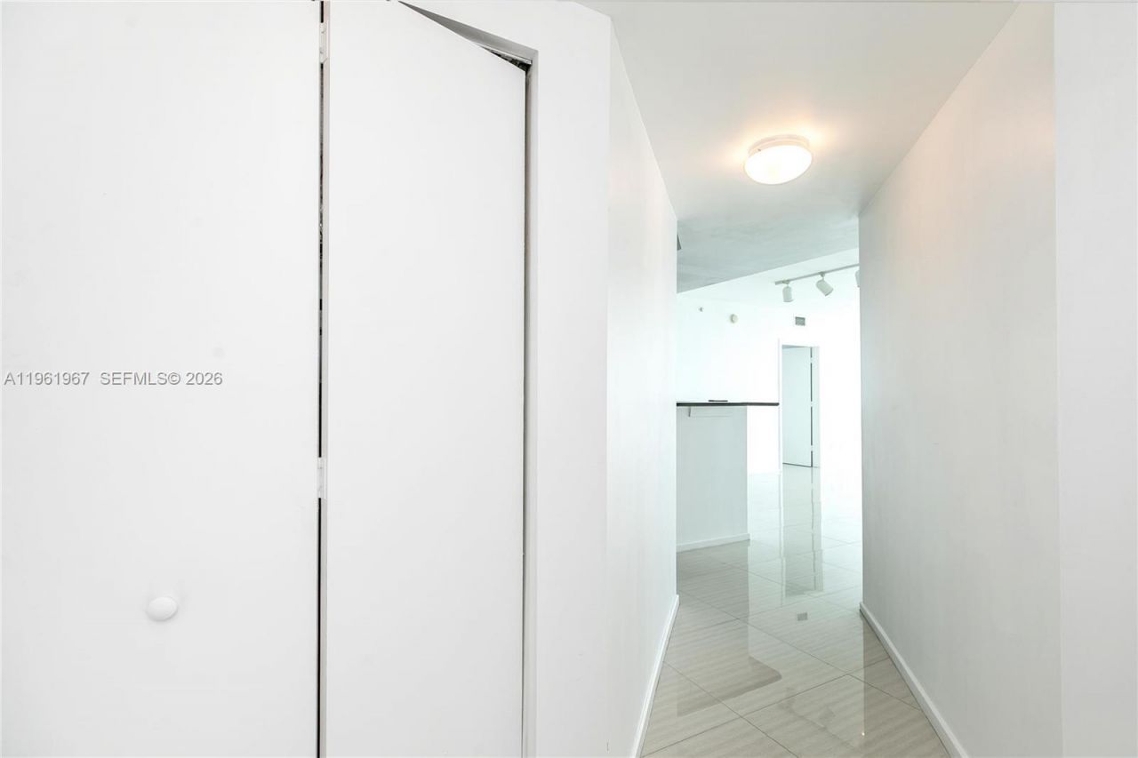 325 S Biscayne Blvd , Unit 2726, Miami, FL 33131 Photo