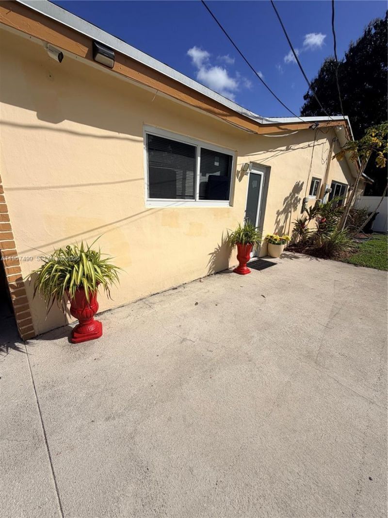 3580 NW 32nd Ct, Unit EFFICIENCY, Lauderdale Lakes, FL 33309 Photo