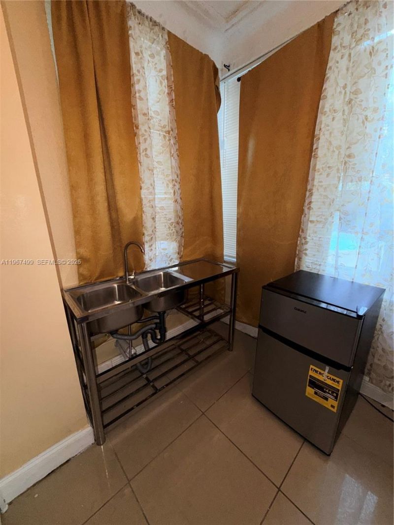 3580 NW 32nd Ct, Unit EFFICIENCY, Lauderdale Lakes, FL 33309 Photo