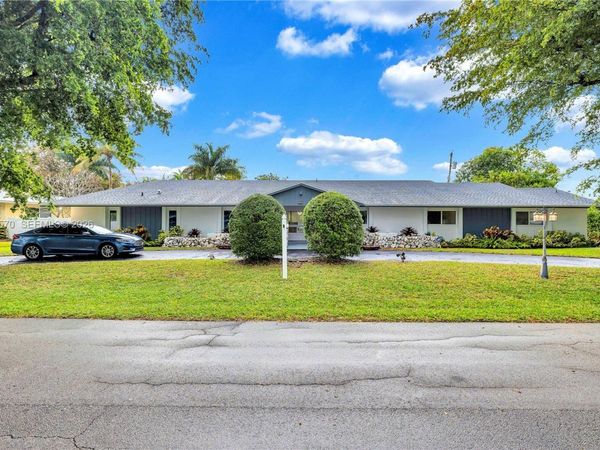 3211 Calle Largo Dr, Hollywood, FL 33021