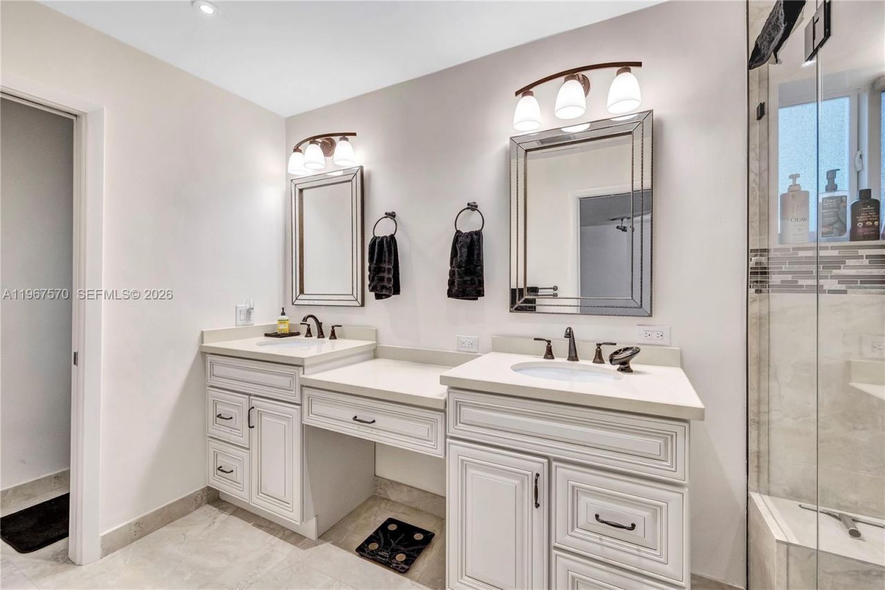 3211 Calle Largo Dr, Hollywood, FL 33021 Photo