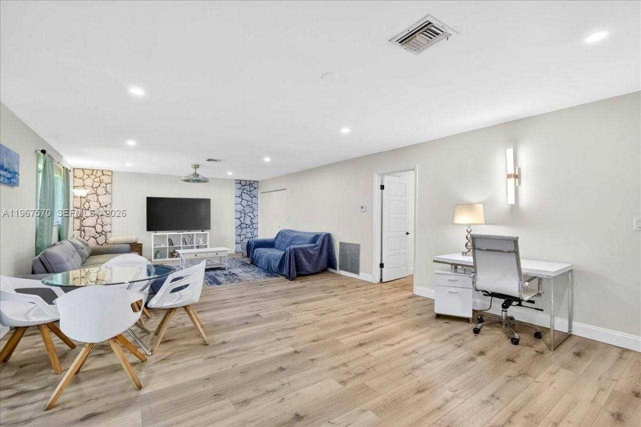 3211 Calle Largo Dr, Hollywood, FL 33021 Photo