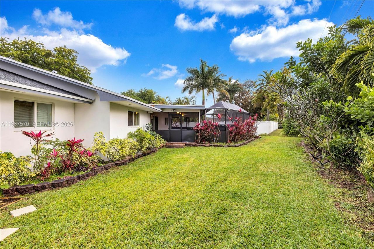 3211 Calle Largo Dr, Hollywood, FL 33021 Photo