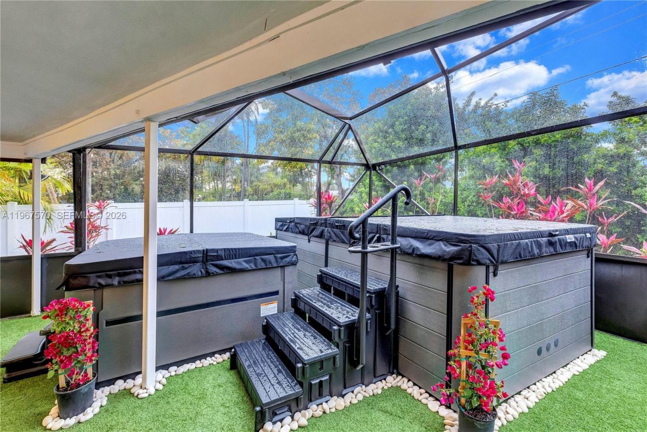 3211 Calle Largo Dr, Hollywood, FL 33021 Photo