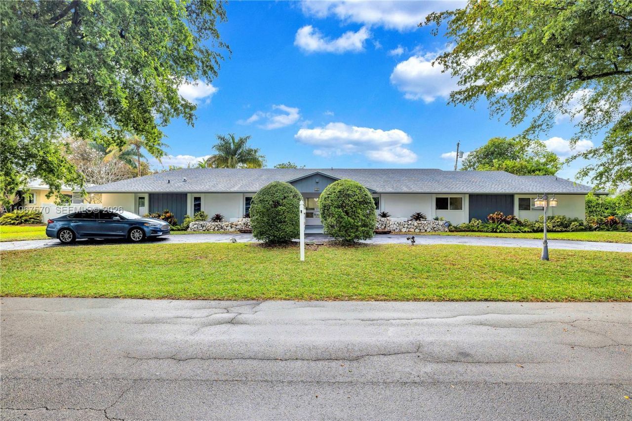 3211 Calle Largo Dr, Hollywood, FL 33021 Photo