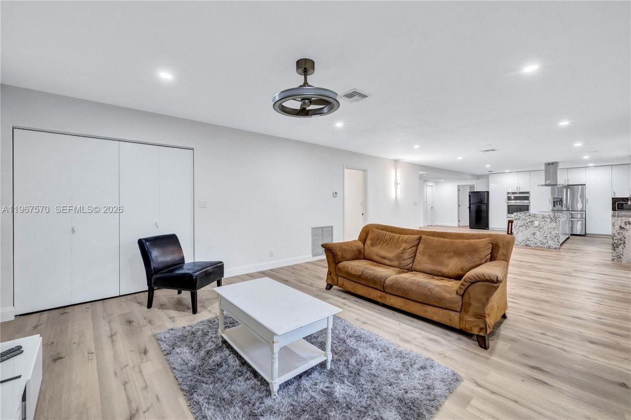 3211 Calle Largo Dr, Hollywood, FL 33021 Photo