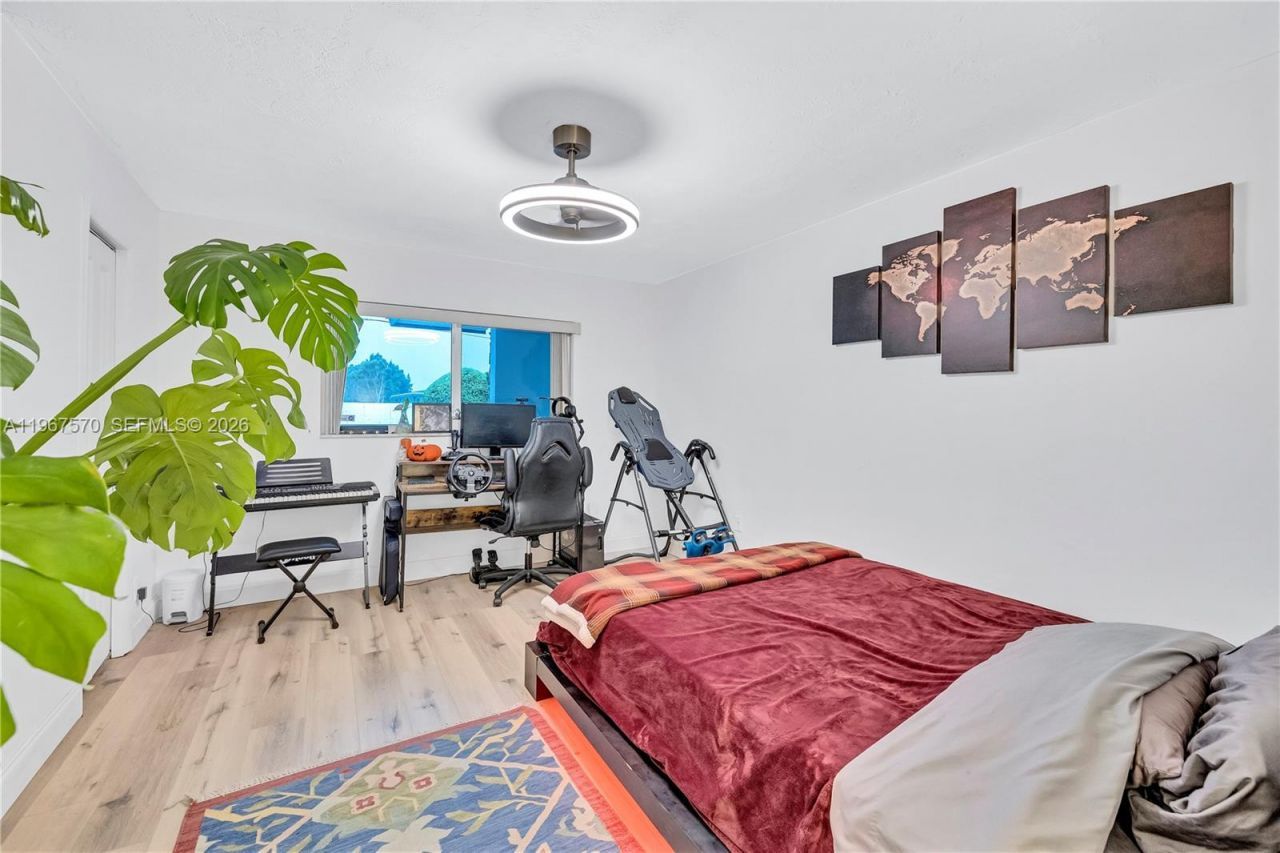 3211 Calle Largo Dr, Hollywood, FL 33021 Photo