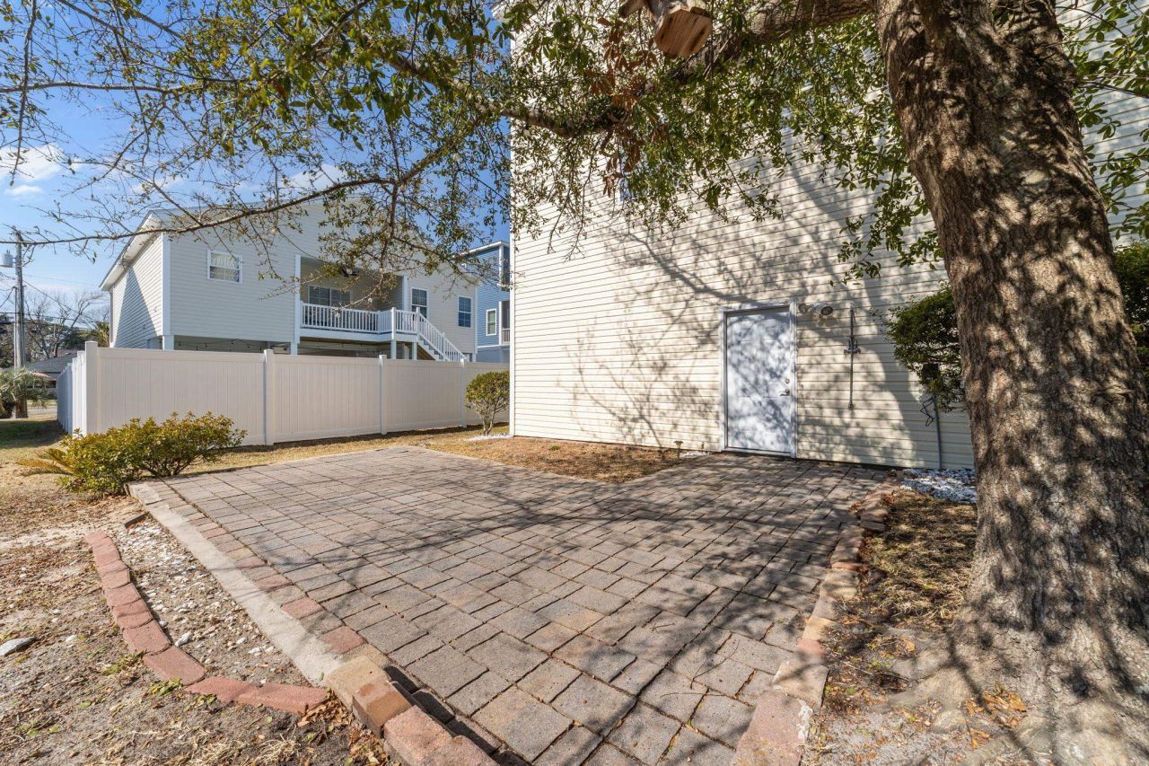 2009 Hillside Dr. S Photo 38