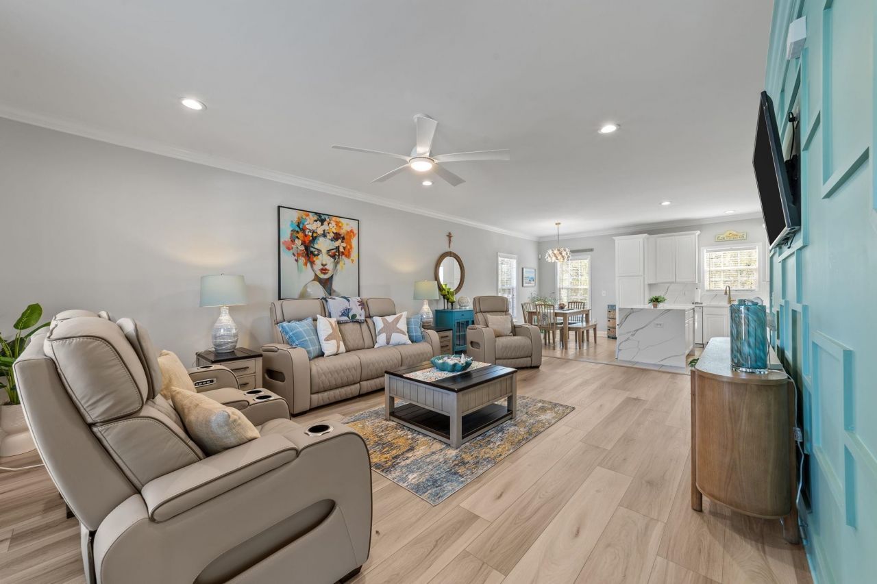 2009 Hillside Dr. S Photo 4