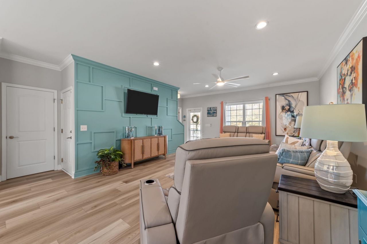 2009 Hillside Dr. S Photo 6